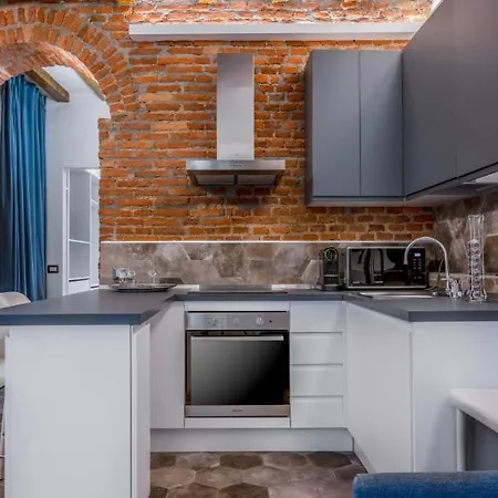 Unique In Center Apartment